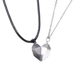 Colar magnético Ele & Ela em formato de coração